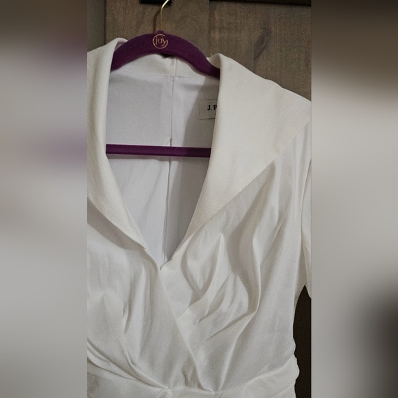 J.R. Nites by Caliendo white stretch traffeta wrap blouse with bow. Size 8. NWT - Picture 6 of 10